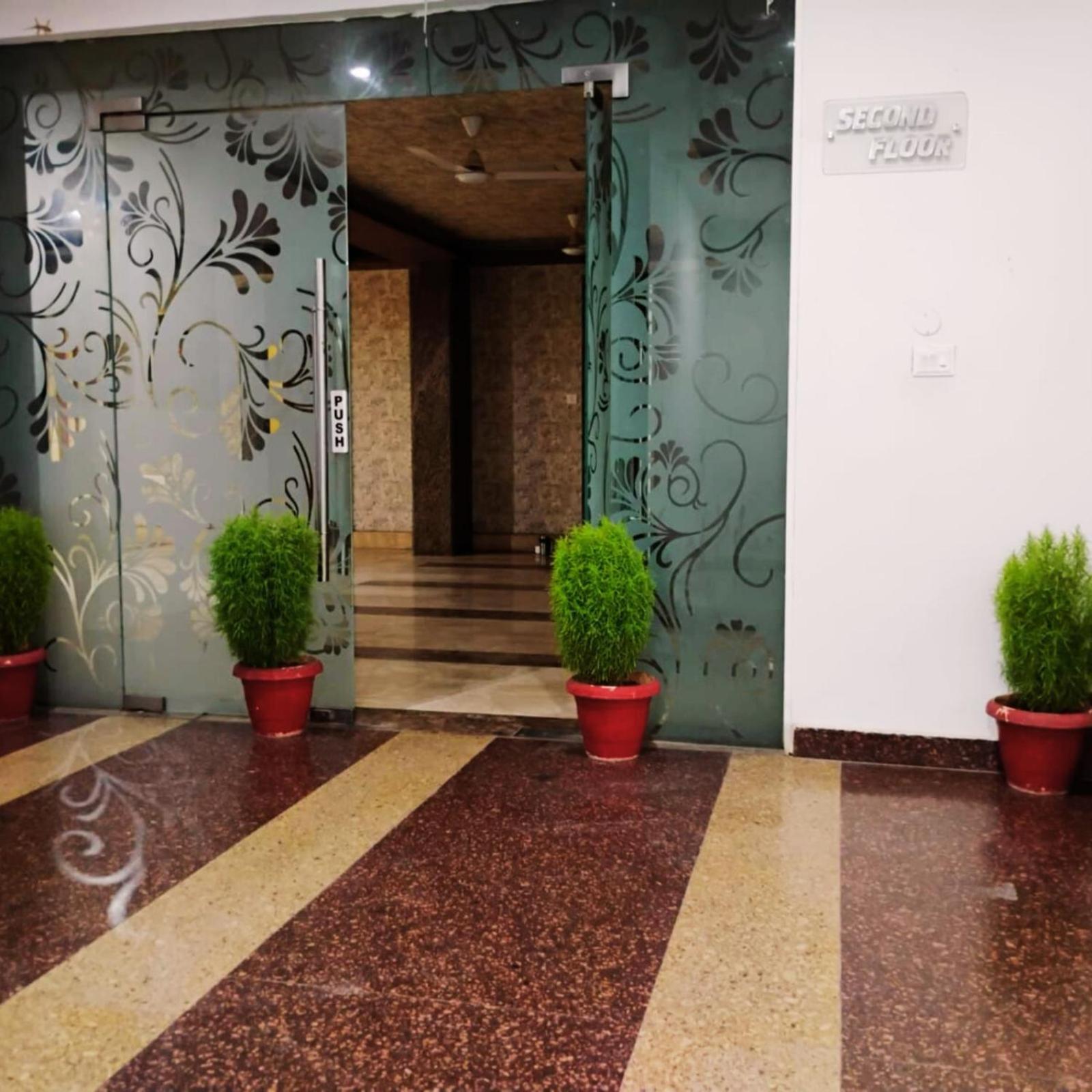 Hotel Lake View Grand Lucknow