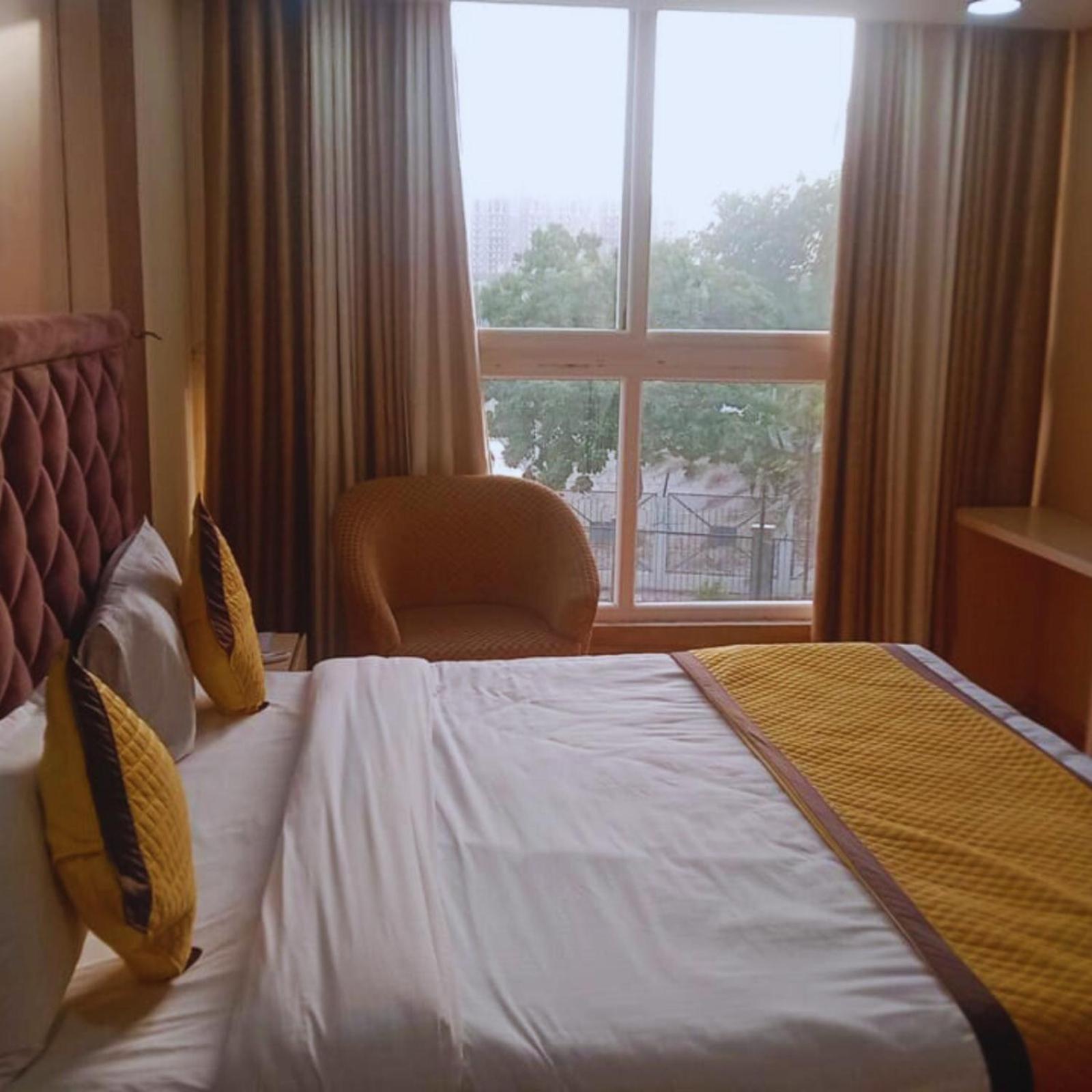 Lake View Grand *