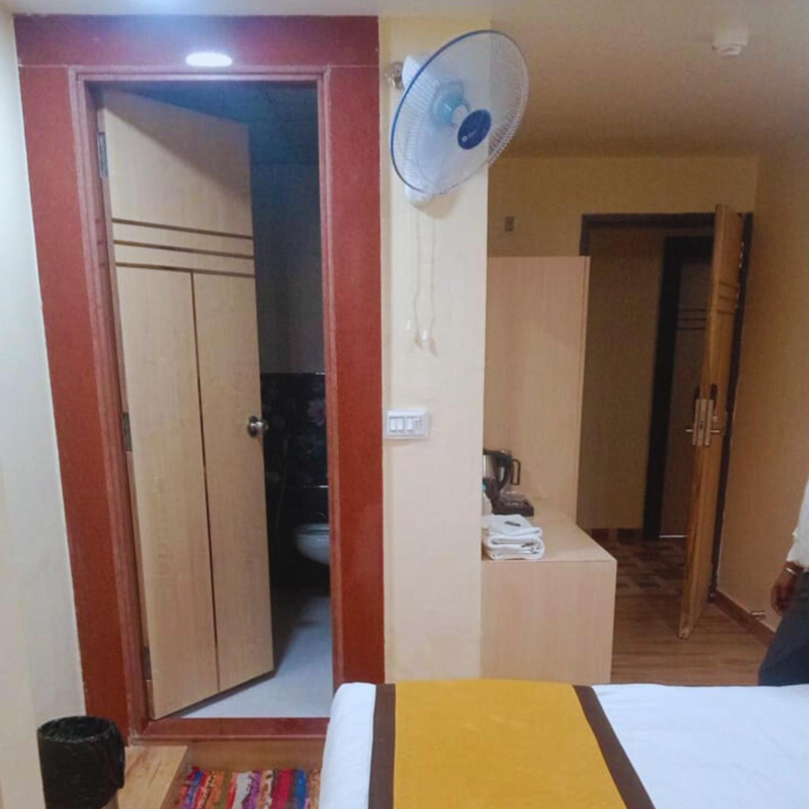 Lake View Grand Lucknow