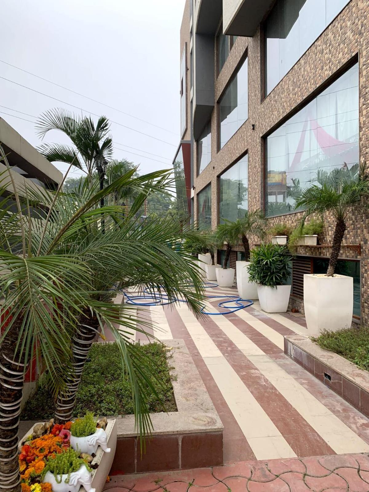 Lake View Grand Hotel Lucknow