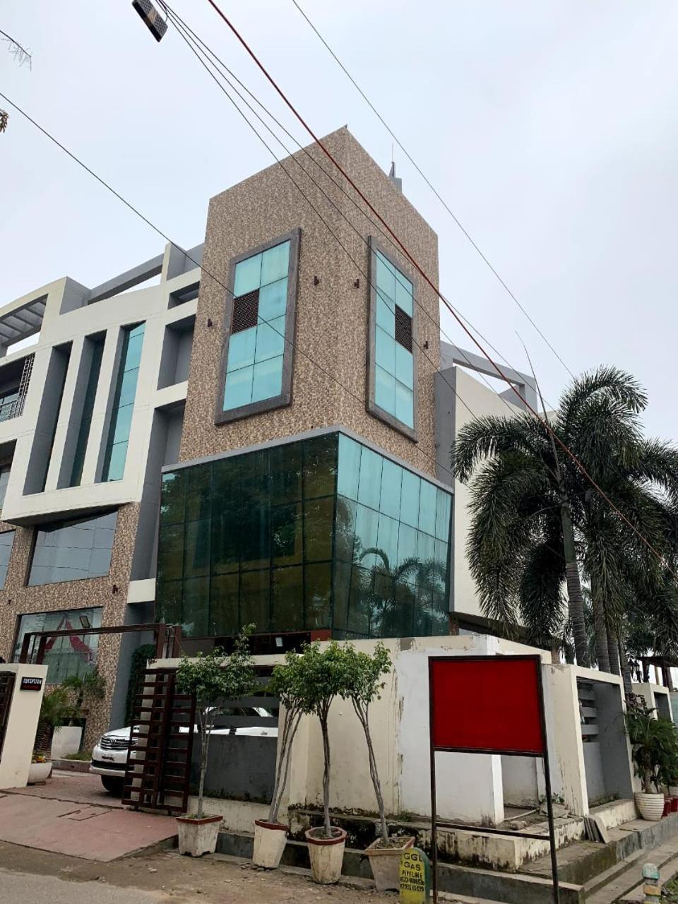 Lake View Grand * Lucknow