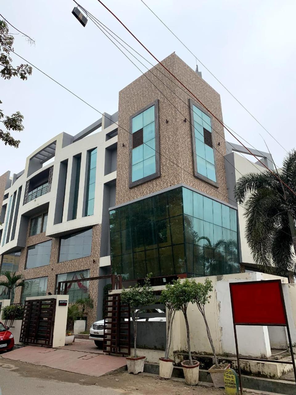 Lake View Grand *