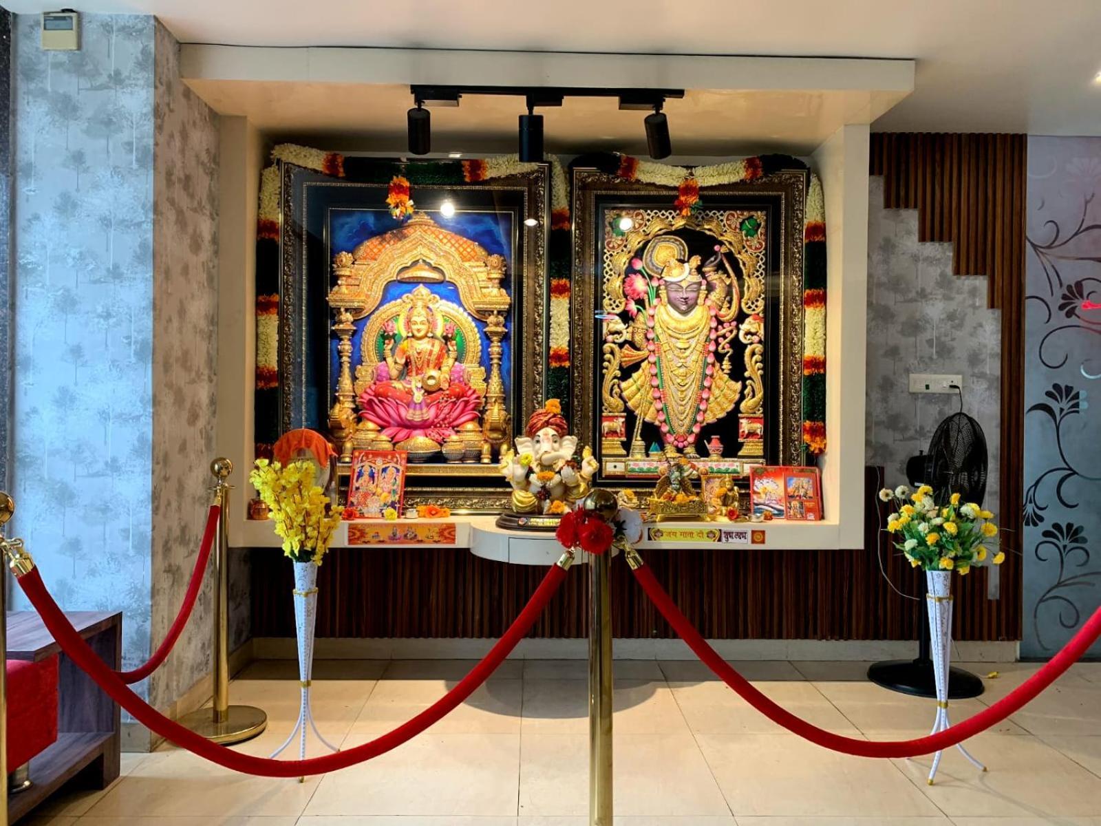 Lake View Grand Lucknow