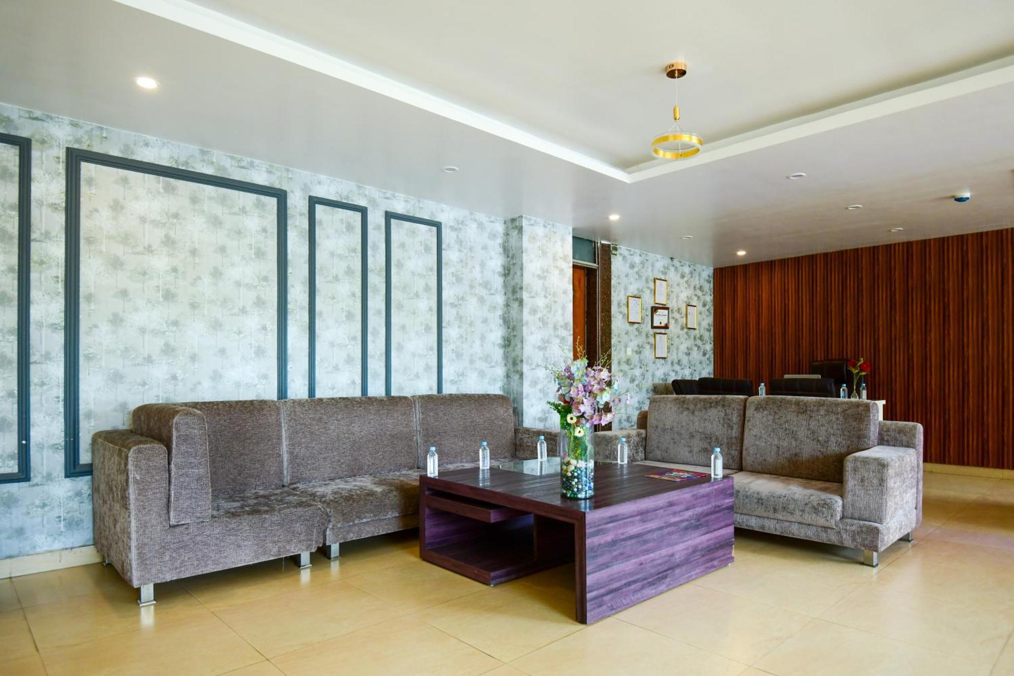 Lake View Grand * Lucknow