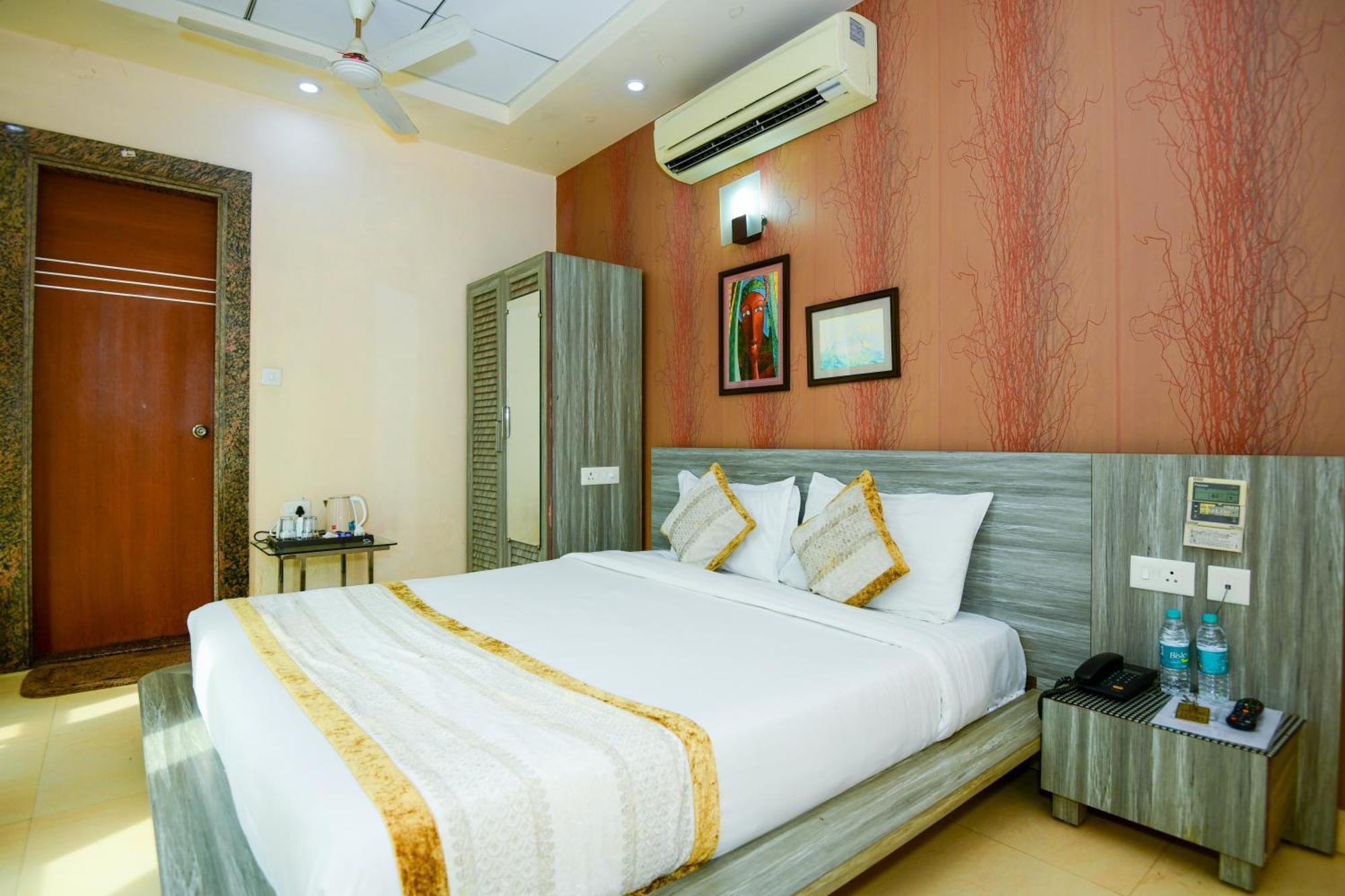 Hotel Lake View Grand Lucknow