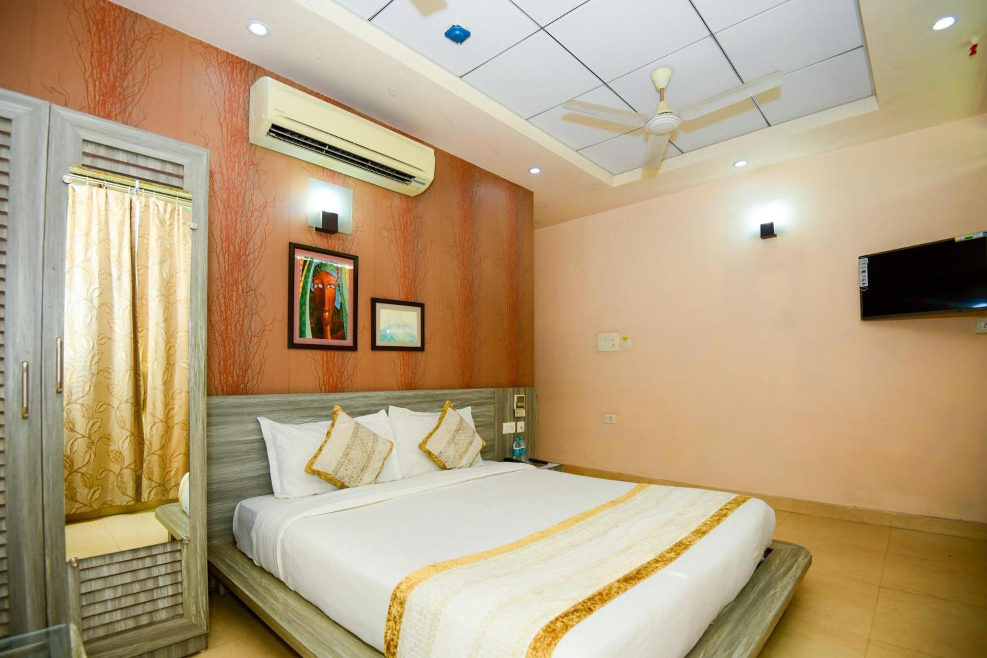 Lake View Grand Lucknow