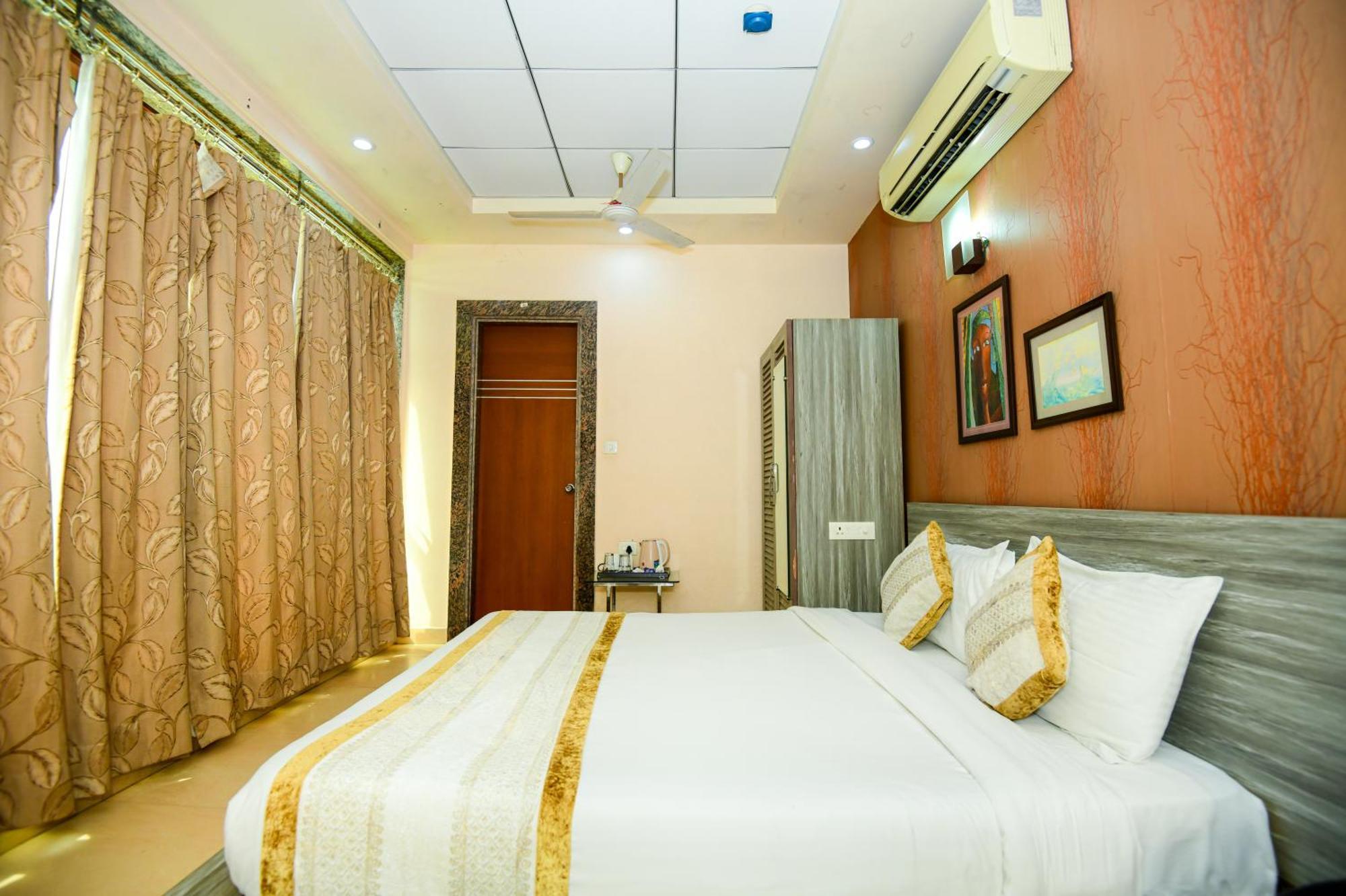 Lake View Grand Hotel Lucknow