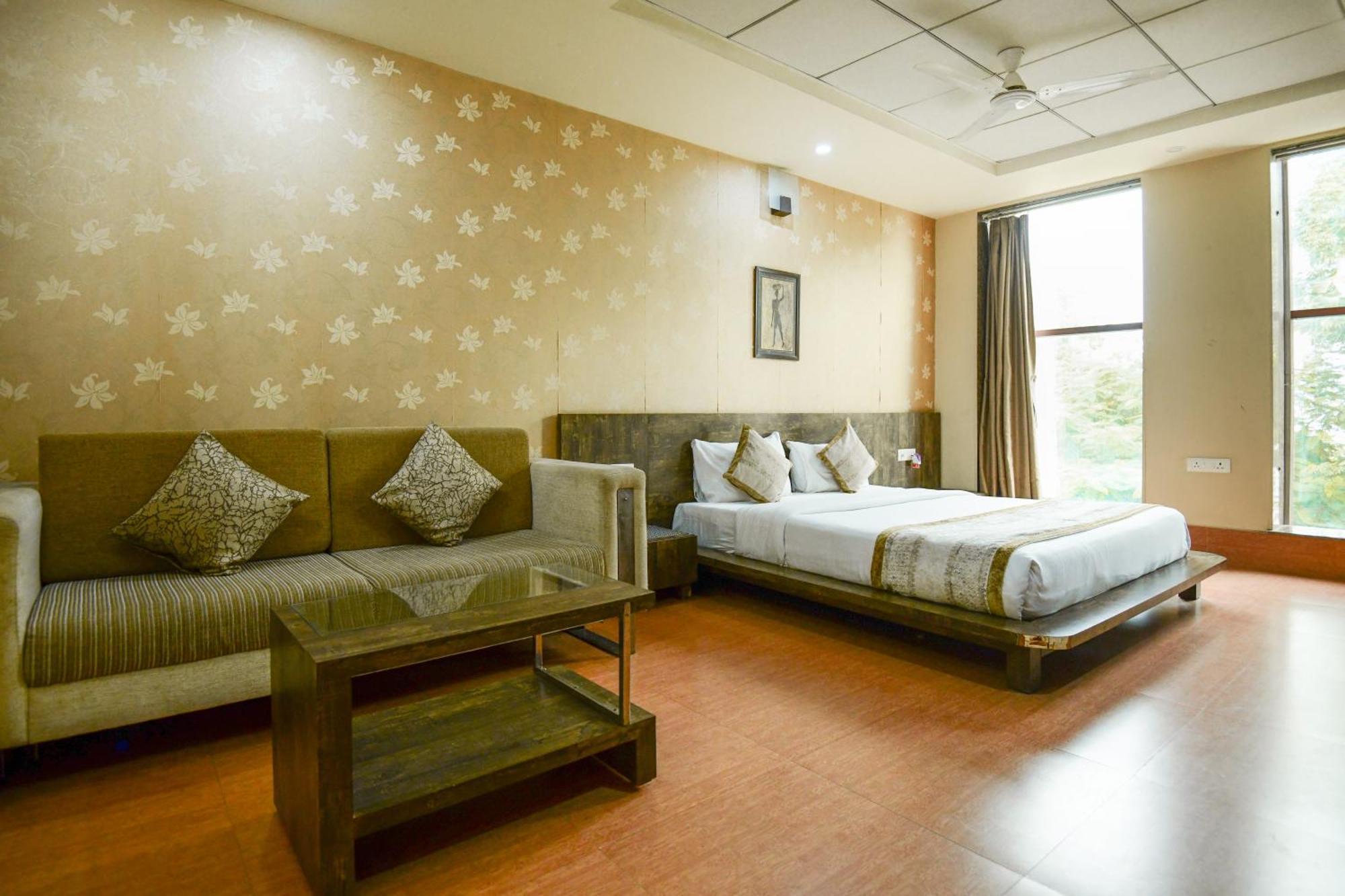 Lake View Grand * Lucknow