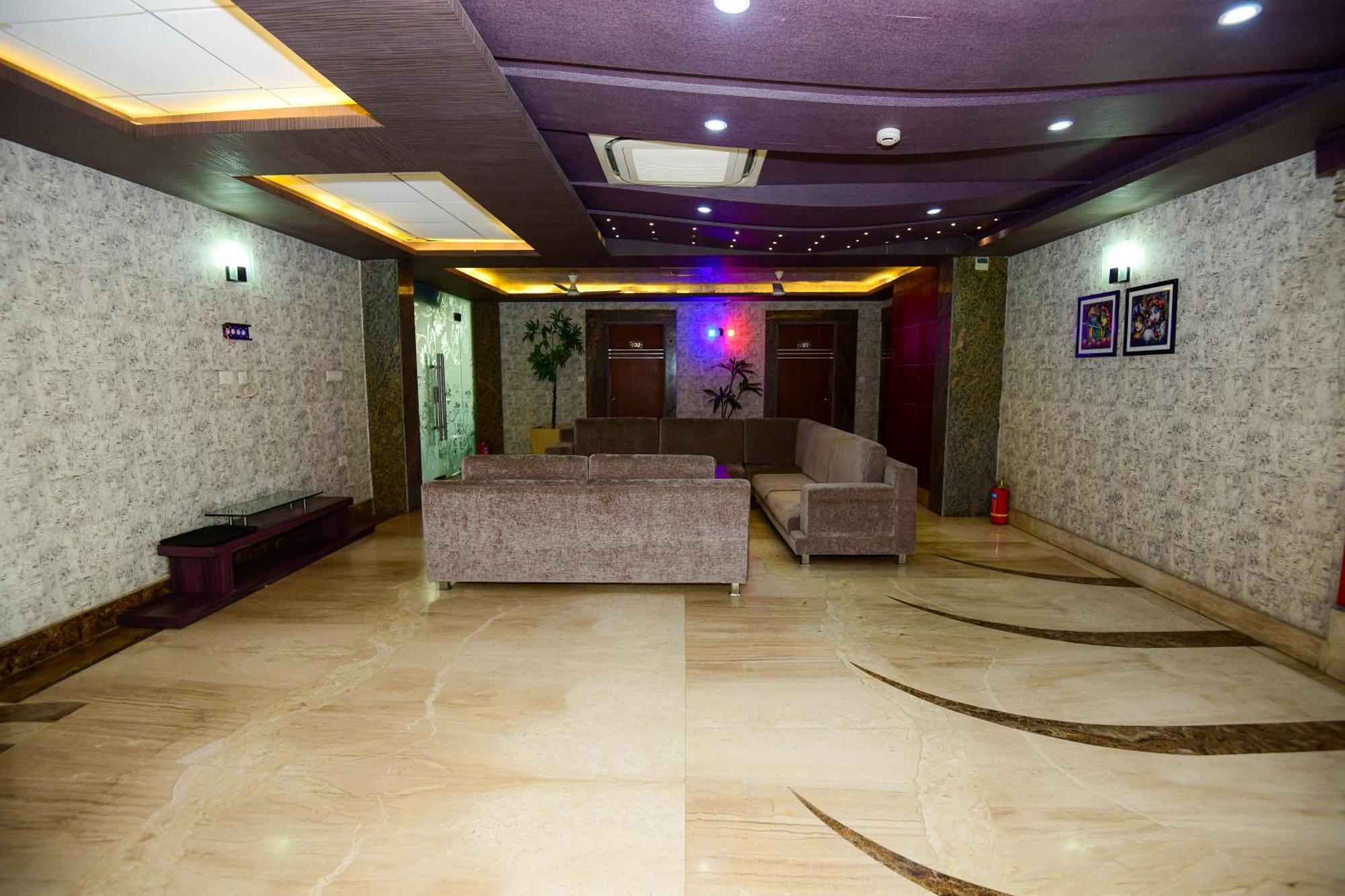 Lake View Grand Hotel *